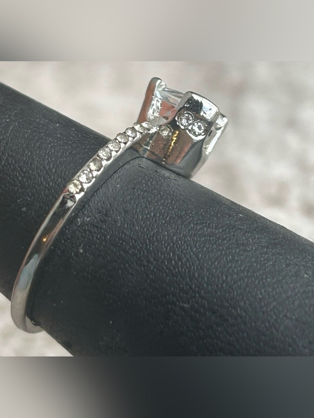 Faux Diamond Pear Cut Teardrop Ring Size 8 Silver Tone Pave Rhinestone Band - Picture 10 of 12